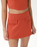 SHORTS SAIA COM BOLSOS DE ALFAIATARIA - MARROM