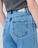 BERMUDA JEANS RETA - AZUL MÉDIO