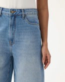 BERMUDA JEANS ALONGADA EVASÊ - AZUL MÉDIO