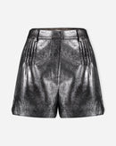 SHORTS COM PREGAS METALIZADO - PRATA