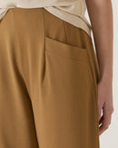 CALÇA COM BOLSOS DE ALFAIATARIA - MARROM