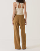 CALÇA COM BOLSOS DE ALFAIATARIA - MARROM