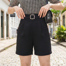 [Leve 6, Pague Só 3] Short Lunara Feminino em Crepe Seda Gelo, Rayon e Elastano de Cintura Alta com Fivela de Strass